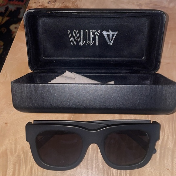 Sold out everywhere - VALLEY
'Parasitos'
51mm Sunglasses - Picture 4 of 8